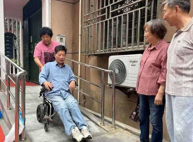 老房“加坡”不用愁<strong></p>
<p>老房改造
</strong>！楊浦這個街道開展無障礙坡道改造:老房改造
